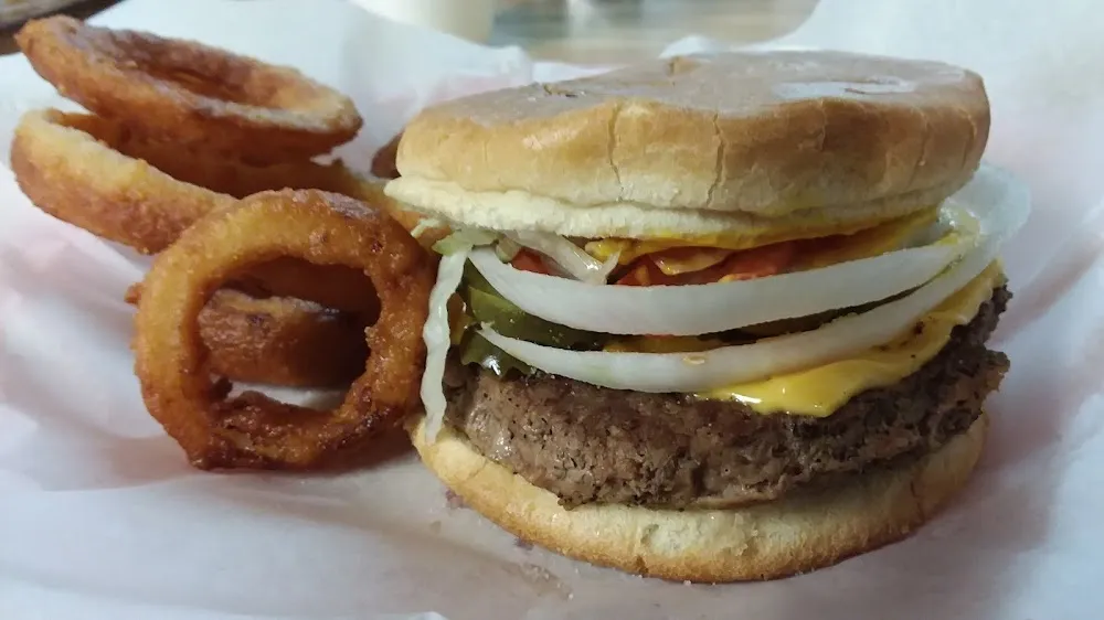Cheeseburger with Onion Rings